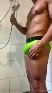 Is green my colour what other colours should i wear