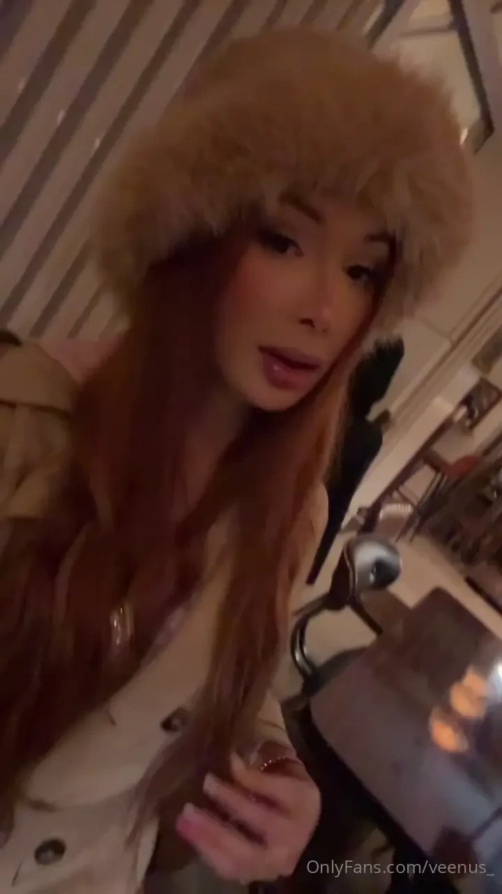 Wait for me in the room i won t be long 