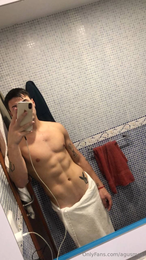 Hello my love my name is matias im a very horny 19 year old boy i live 