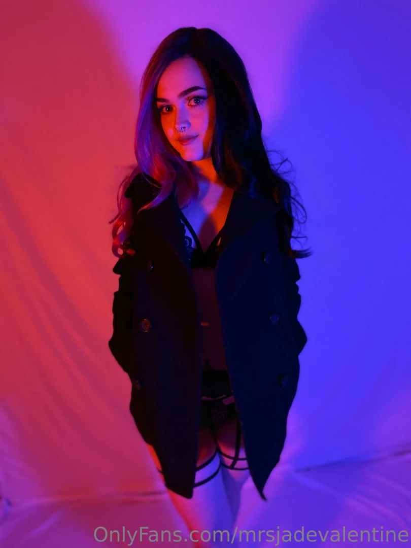 Do you wanna see what s under this hit my dms now 