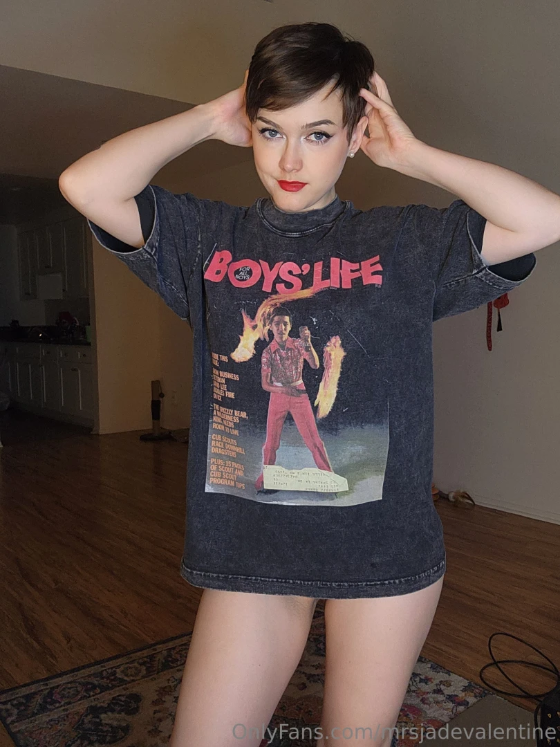 Pretty enough to undress with your eyes 