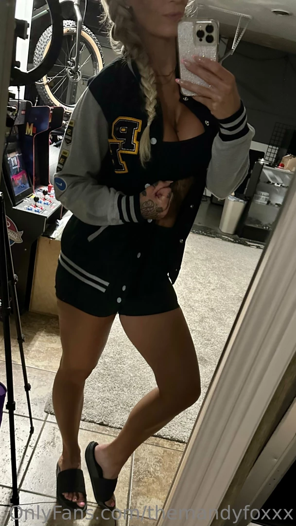 themandyfoxxx - Late night snack run outfit for the win 