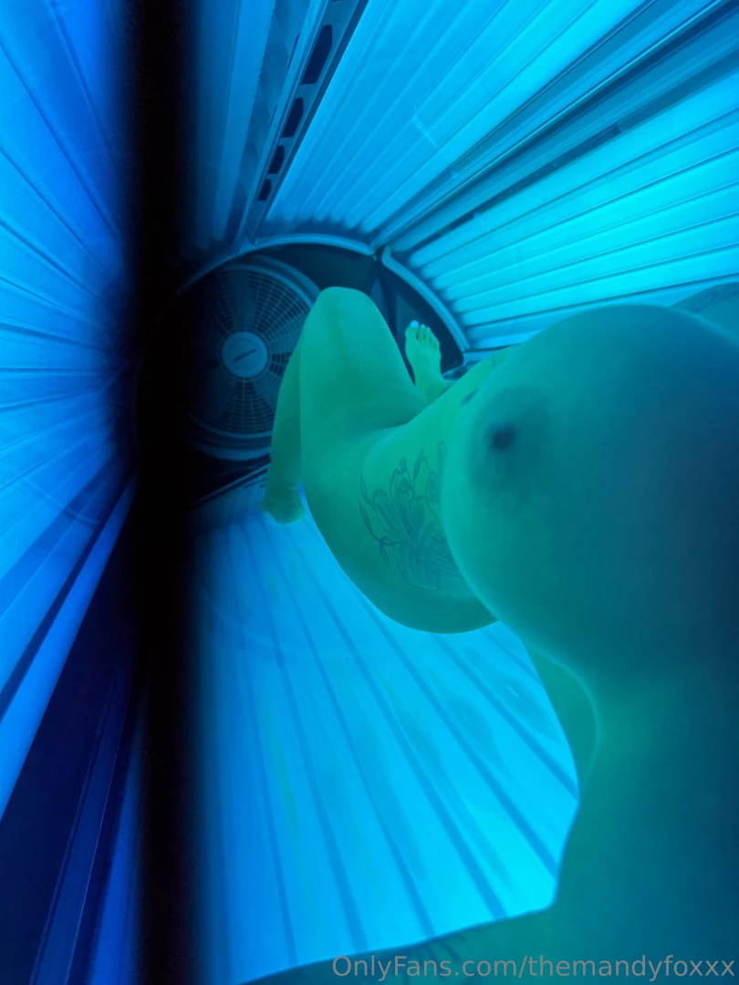 themandyfoxxx - Owner showed me that he has hidden cameras in my favorite tanning bed 