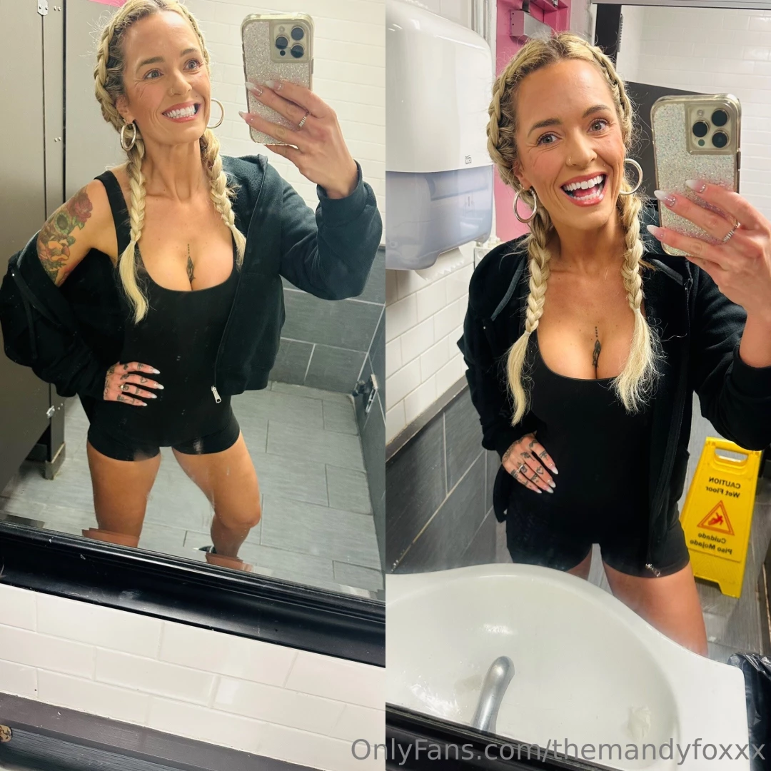 themandyfoxxx - Topless tuesday i have the best time in the bathroom taking silly 