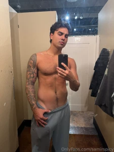 V line check in the fitting room