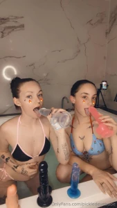 Hot tub fun my god she is so sexyyyy