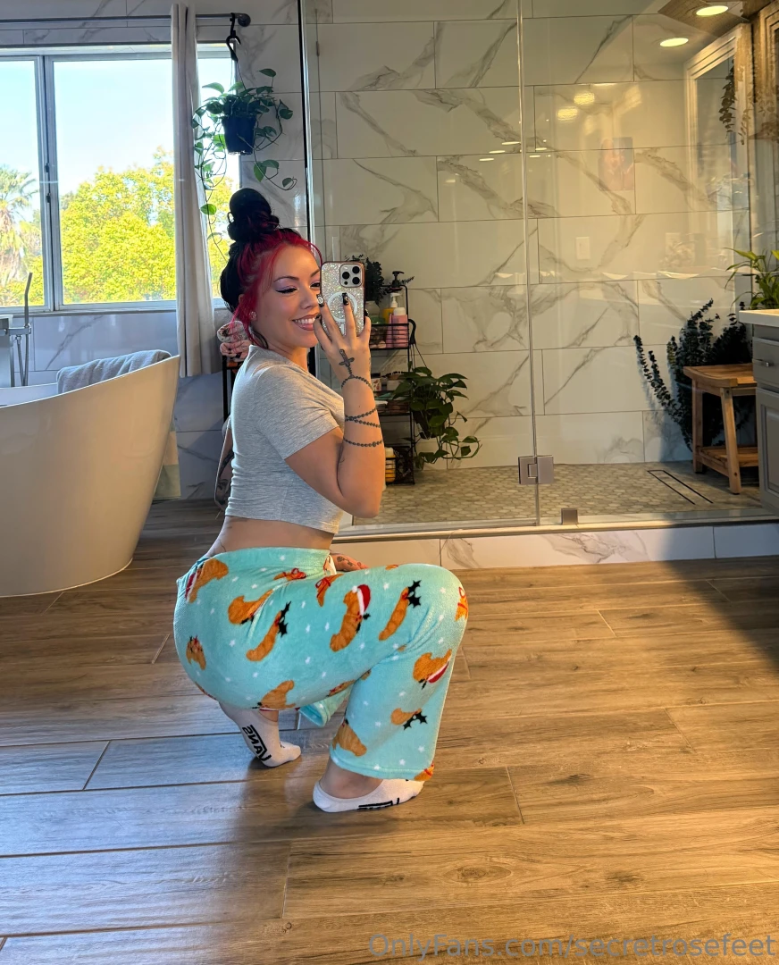 Rise n ache for me baby i couldn t help myself woke up feelin extra 