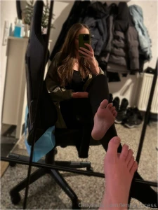 Chill out and relax amazingfeet baresoles closeup footmodel