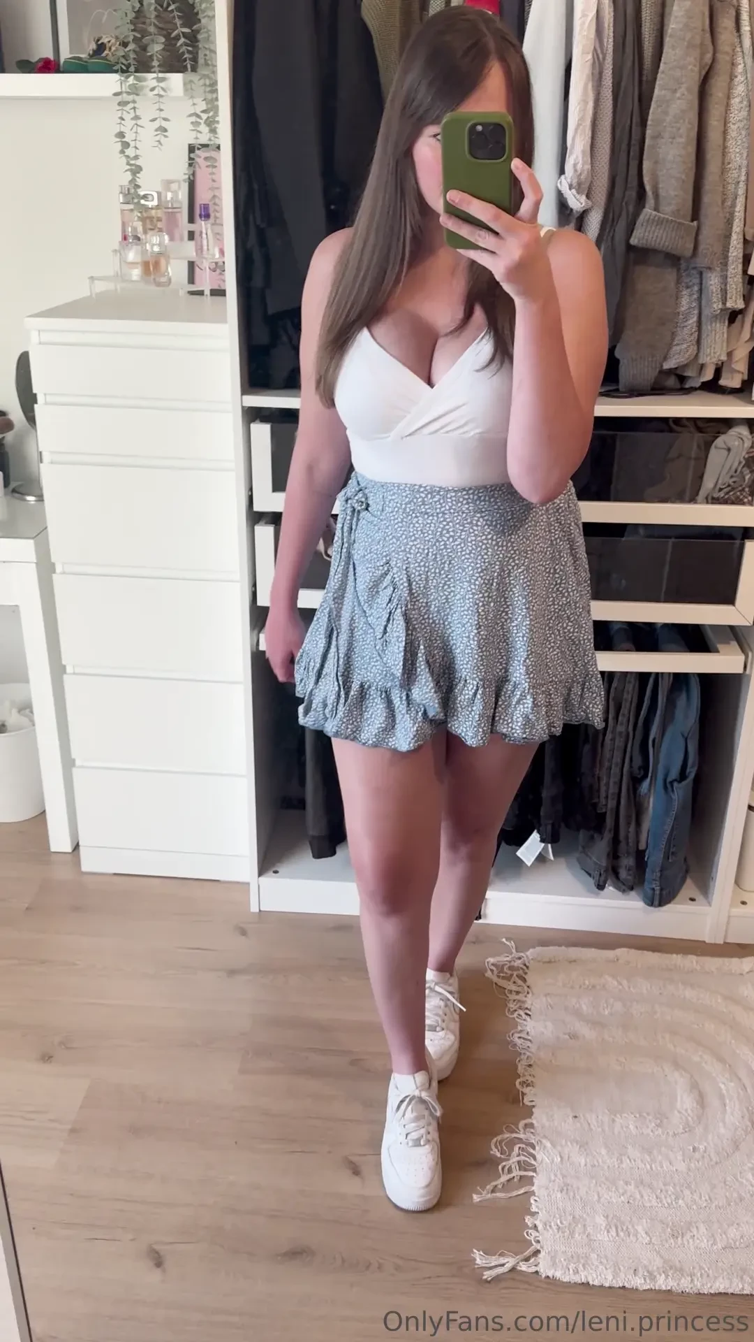 Once again in front of the mirror this time as a video amazingfeet 