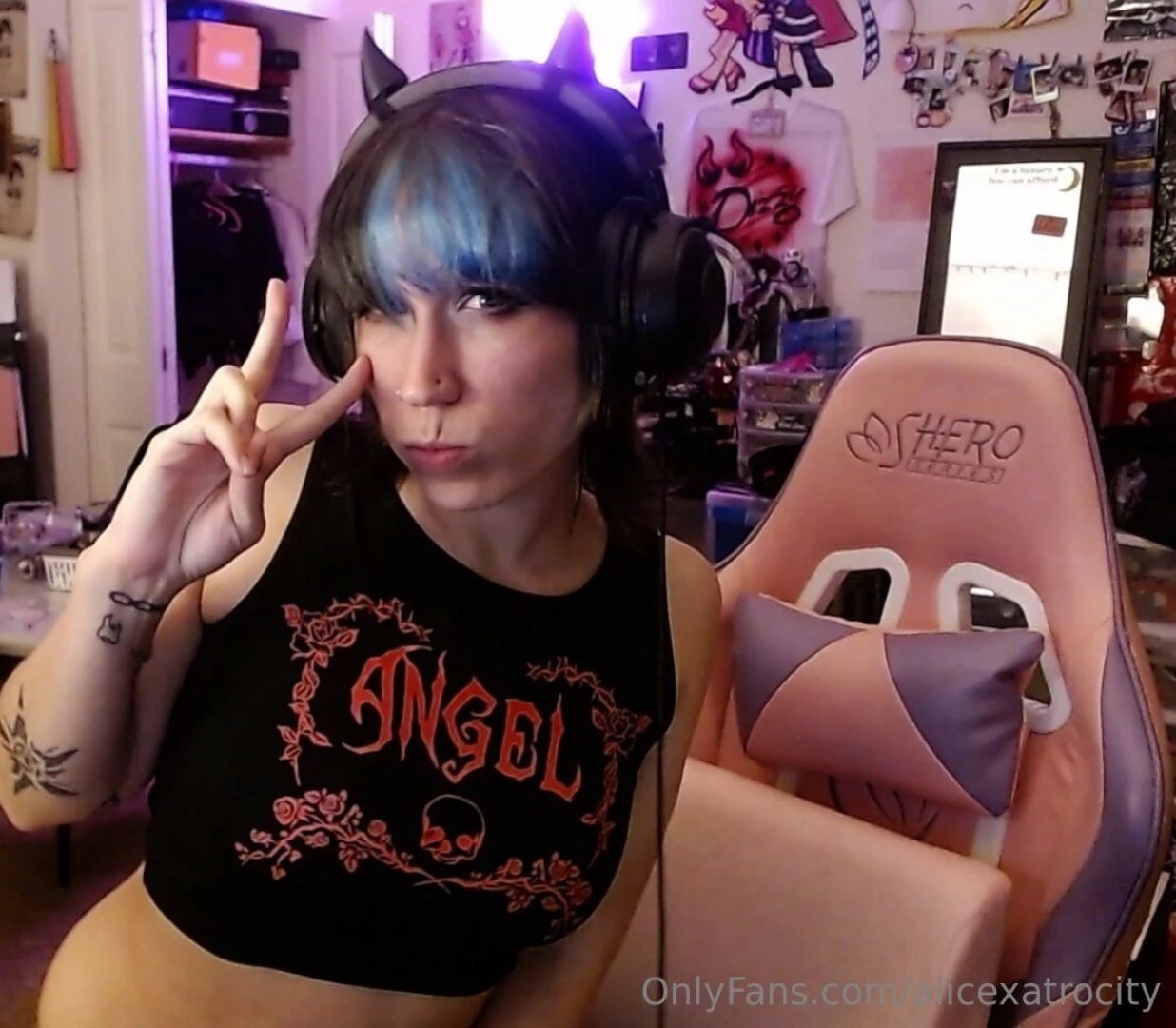 Streaming again soon lt 3 hope u join me 