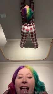 Watch me twerk my fat ass in this big mirror we had at the hotel