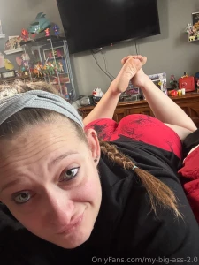 What are you licking first toes this ass or my pussy