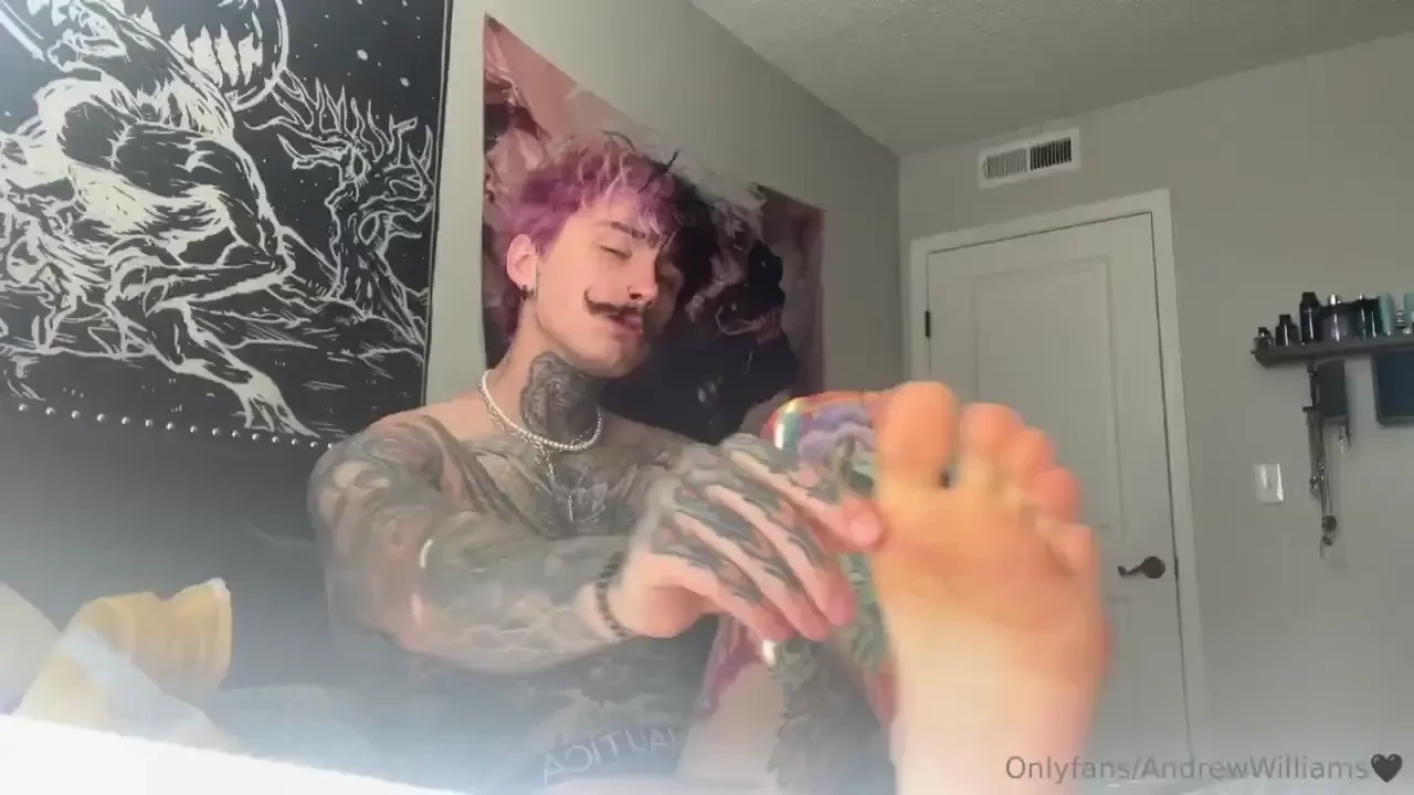 Help me massage my feet 