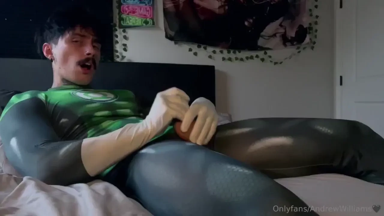 Watch green lantern get hard and cum 