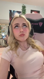 Wanna see my under the desk vid