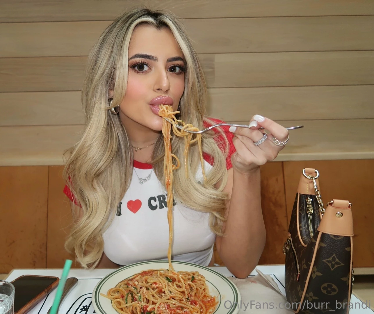 Send me some noods 