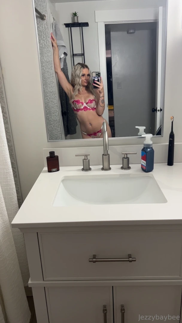 If you re not purchasing my content or subbed to my vip what are you 