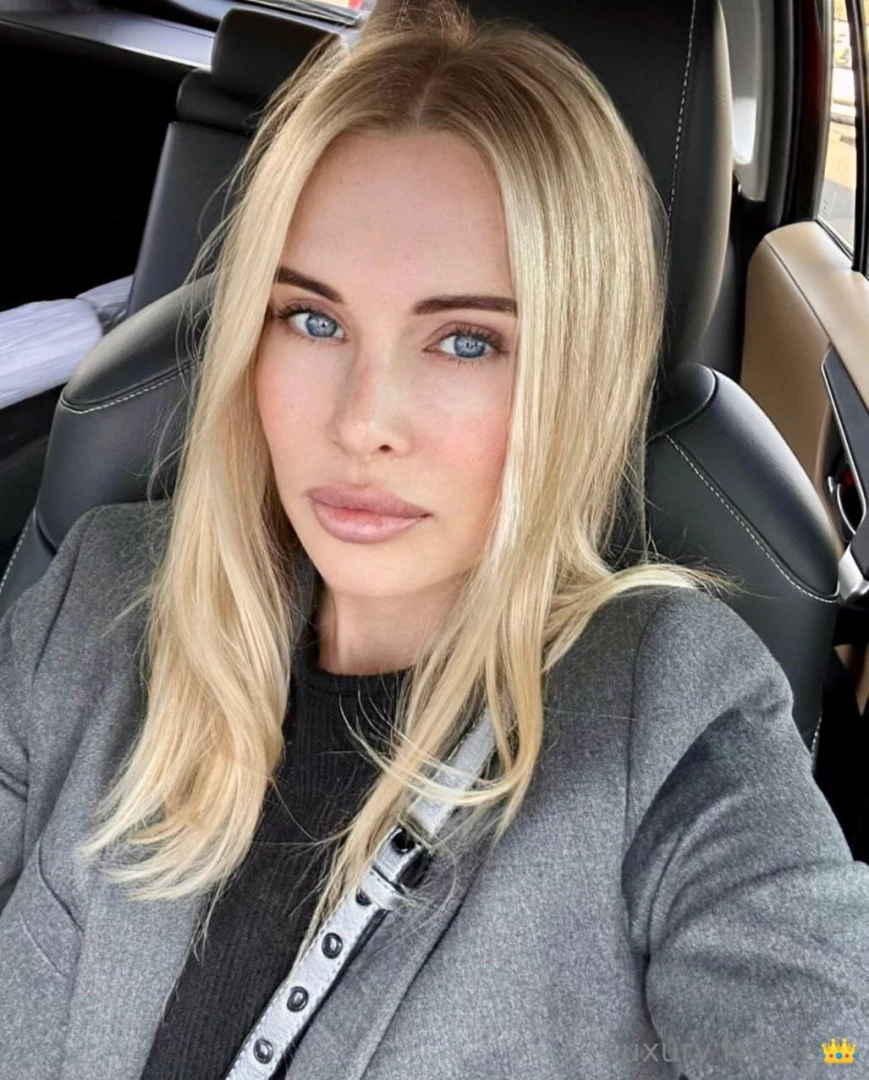 Hi i m the_snow_queen my hands my curves my everything i m ready to part 343 