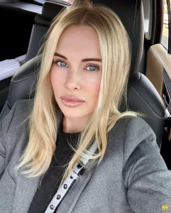 Hi i m the_snow_queen my hands my curves my everything i m ready to part 343