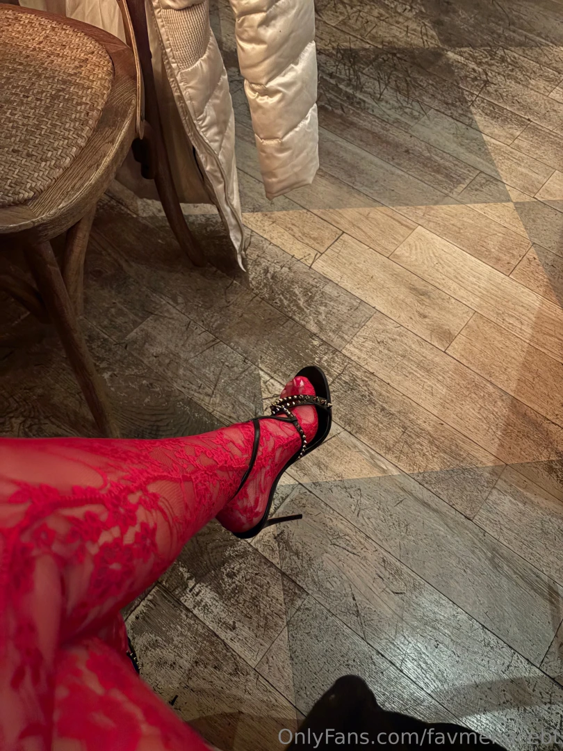 Get on ur knees and grease my feet 