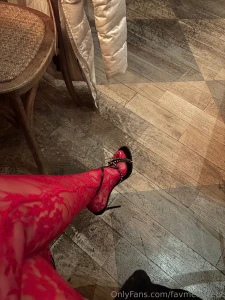 Get on ur knees and grease my feet