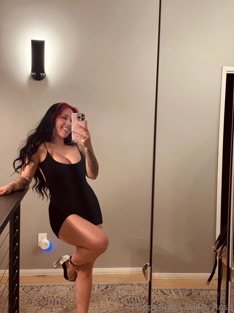 Playing with my pretty pussy wanna see unlock the dm i sent you 