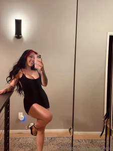 Playing with my pretty pussy wanna see unlock the dm i sent you