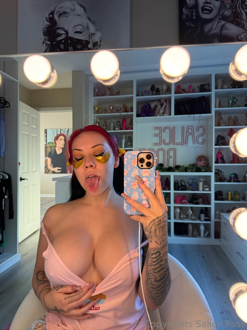 Sending out dm s all day of hot content on sale for the holiday i cant 