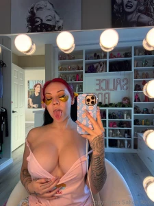 Sending out dm s all day of hot content on sale for the holiday i cant