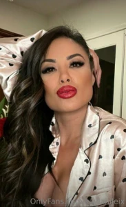 I ll put these lips all over you this morning