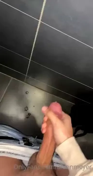 I just cum in the toilet of my school it was soo good you want me to 