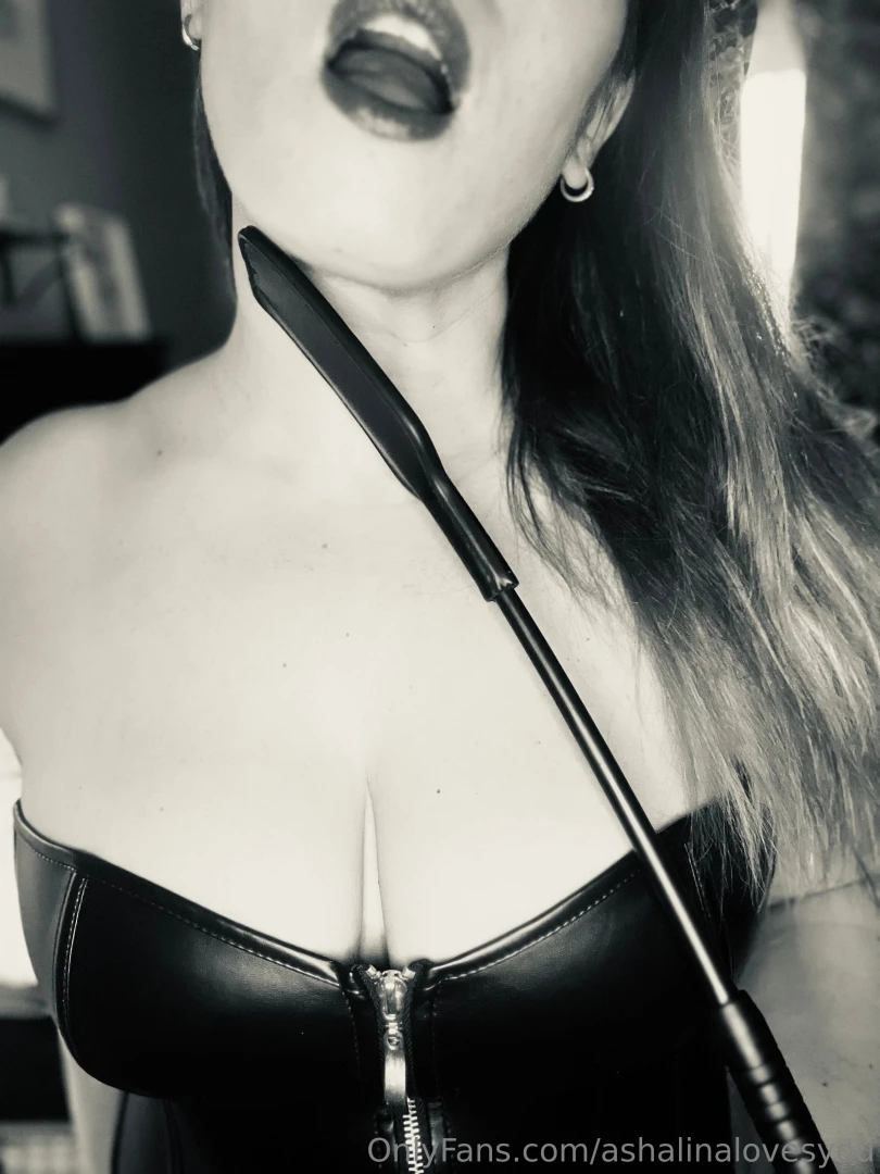 Leather and red lipstick who s your mommy some sexy pics to start your 