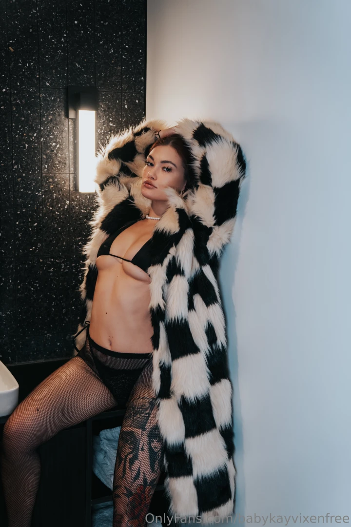 Meet me in the bathroom it s urgent part 1 