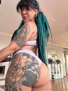 What if we start the week with some very kinky sexting