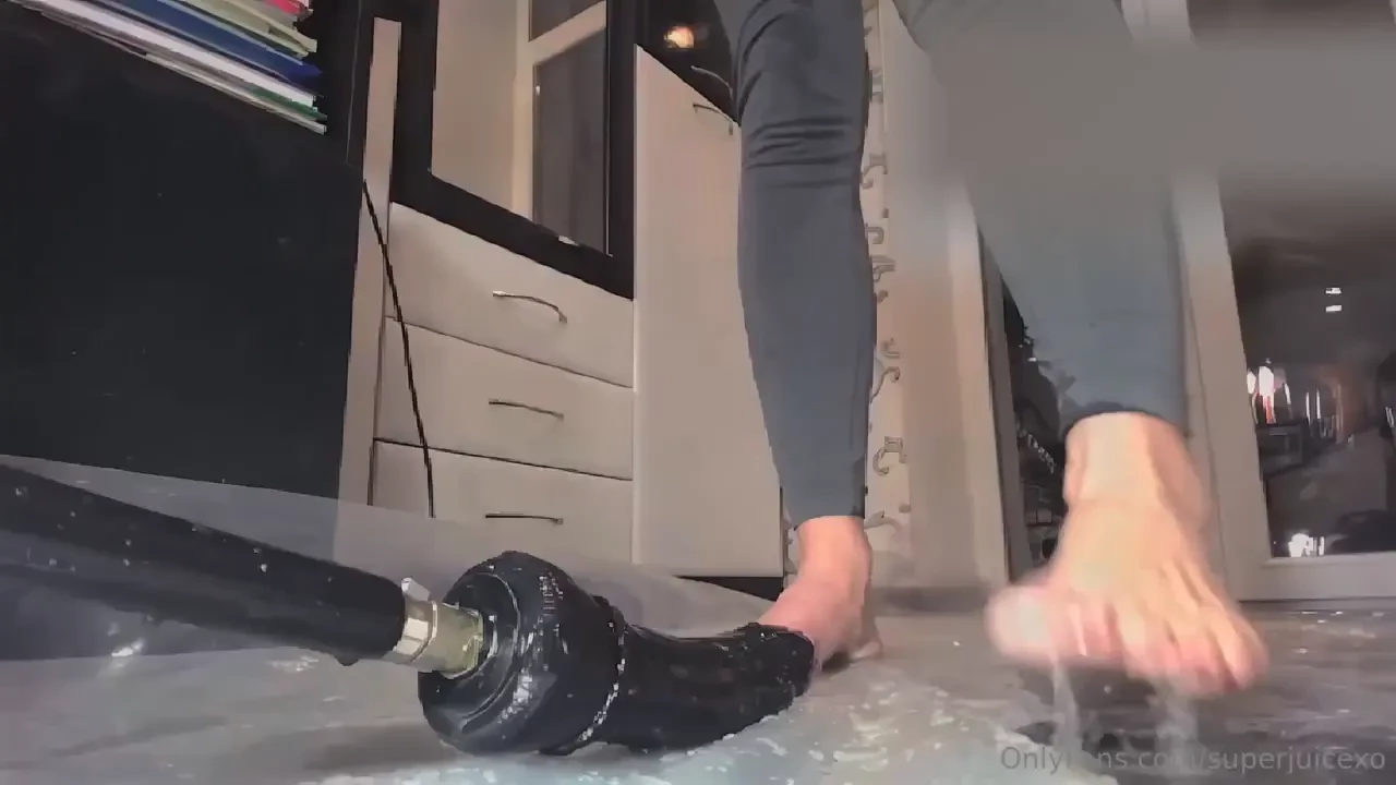 Machine fucked my ass and i fucked my pussy hard i squirted n squirted part 1 