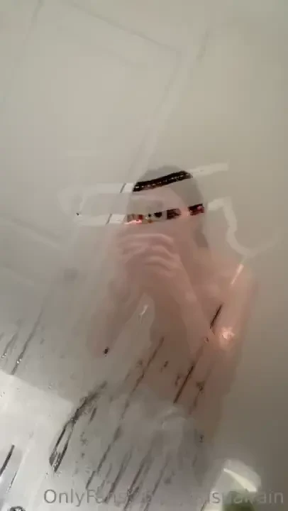 Me trying to draw a cock on the mirror how did i do 
