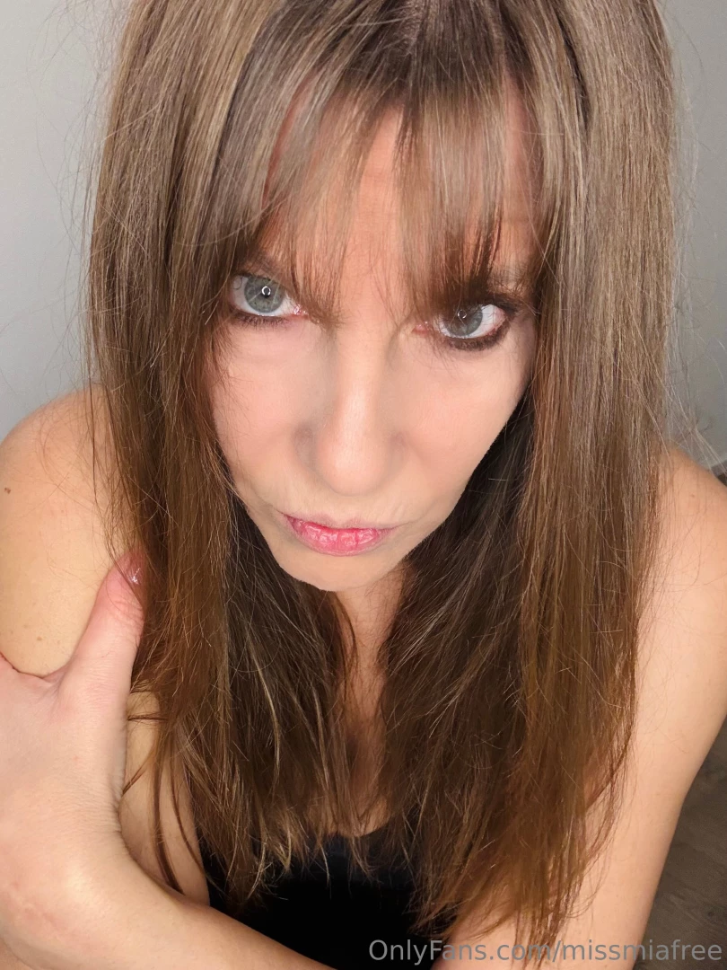 Blowjob gef llig dann greif zu und sieh wie in den dildo verw hne und 