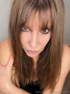 Blowjob gef llig dann greif zu und sieh wie in den dildo verw hne und