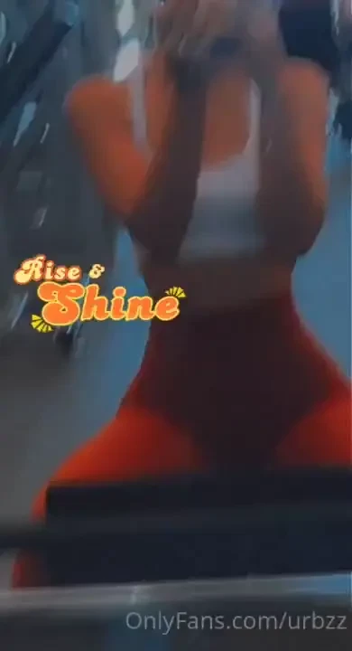 Small waist pretty face the more you tip the more you see 