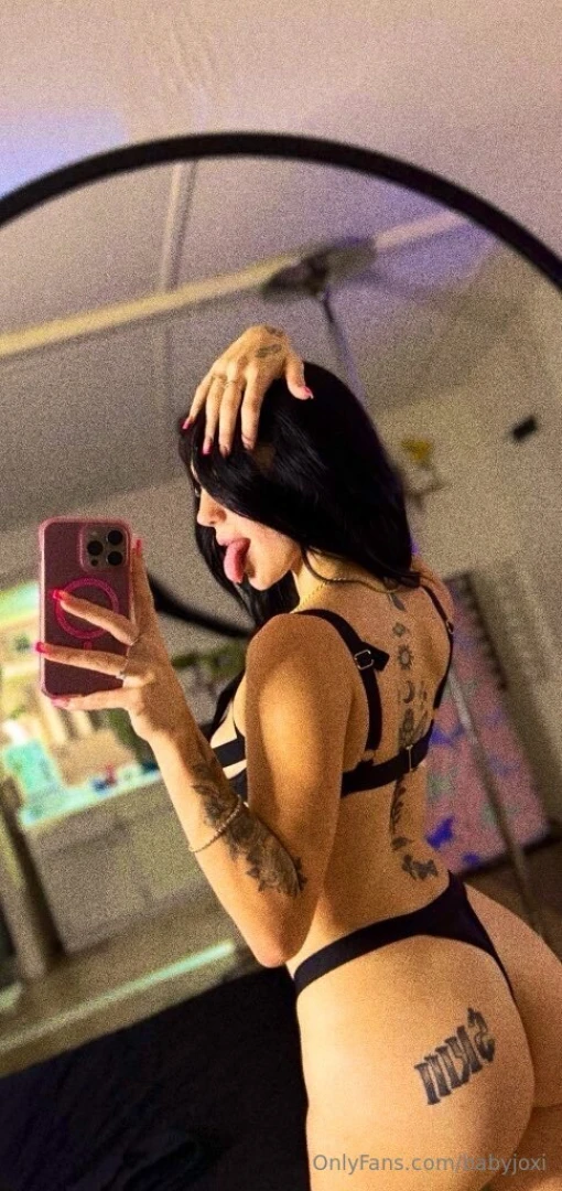 Thick selfie 