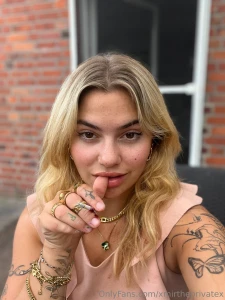 Ein neuer tag hat begonnen raus aus den federn a new day has begun get