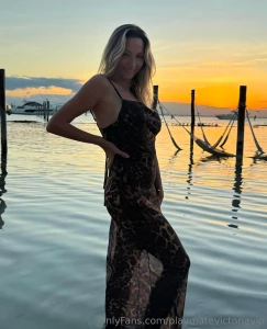 I love beautiful sunsets would you like to meet one with me