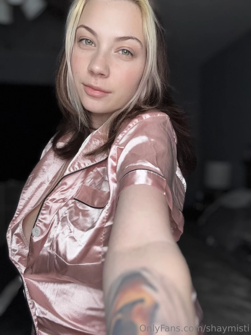 Strip tease sunday is back i hope you enjoy my new big milf milkers 