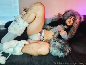 I m feeling so knotty who wants to cuddle and put their head between