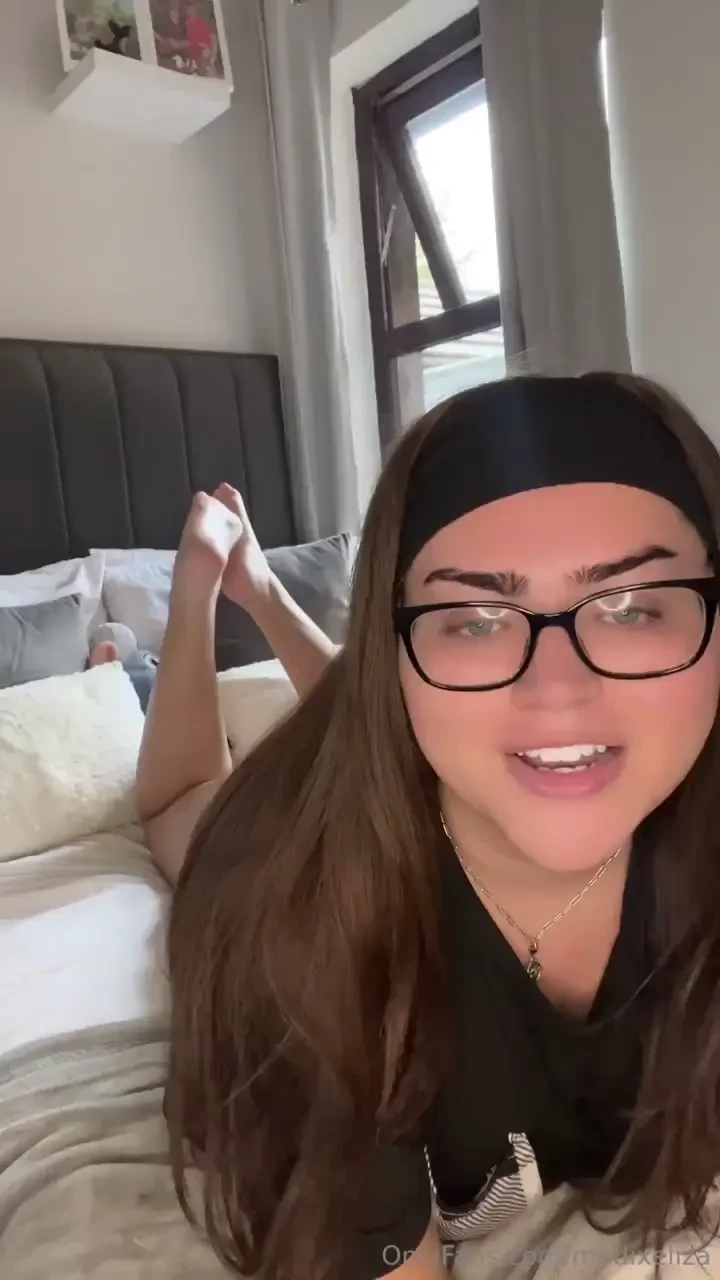 Do you wanna lick my soles or suck my toes first 