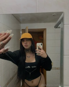 Wanna do it in public bathroom