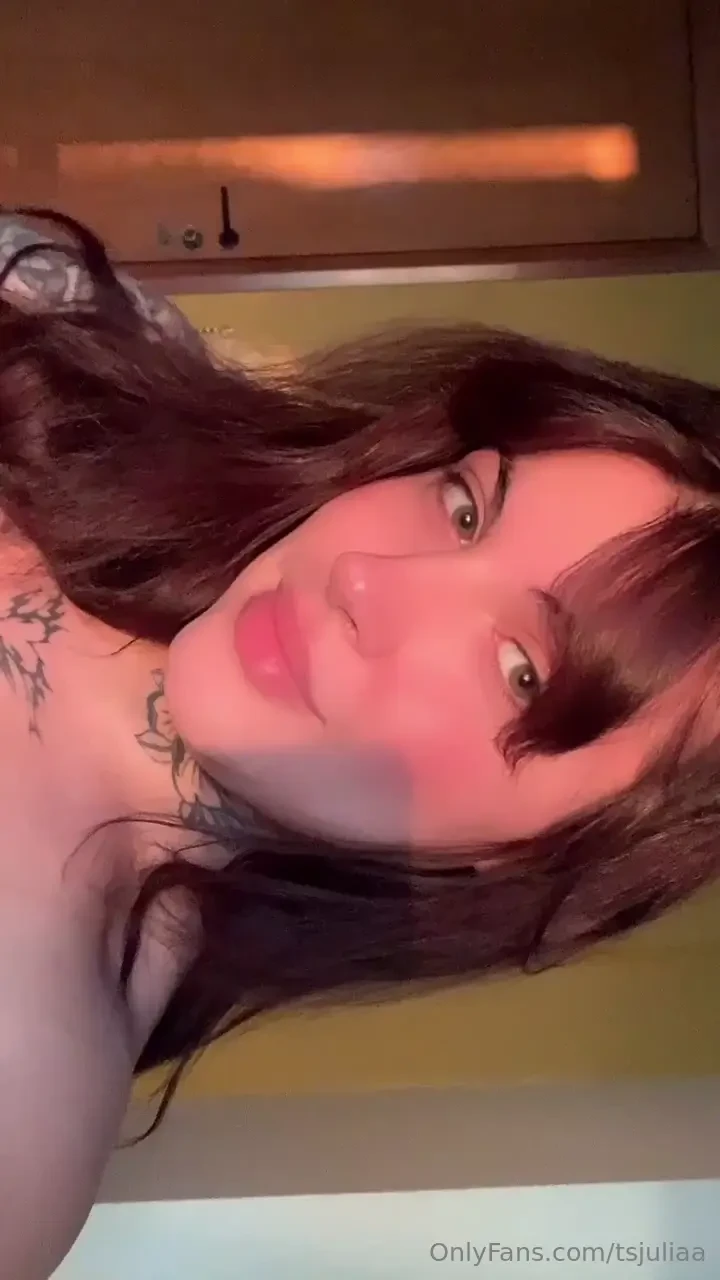 Just wanna say hi and i m single ready to mingle 