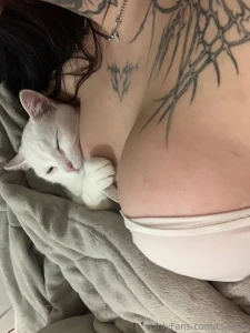 So cuteee ugh he big pillows