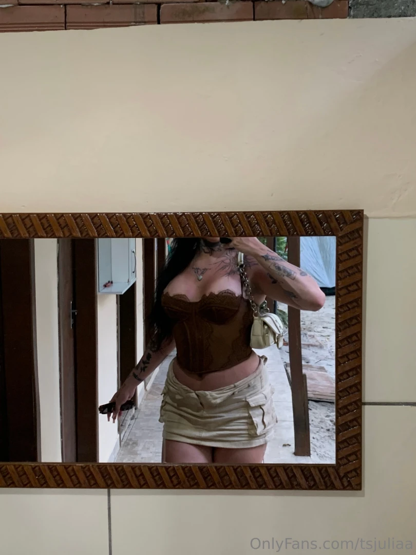 Mirror mirror shining bright who s the hottest in your sight 