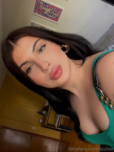 Want to see more of me send me a dm